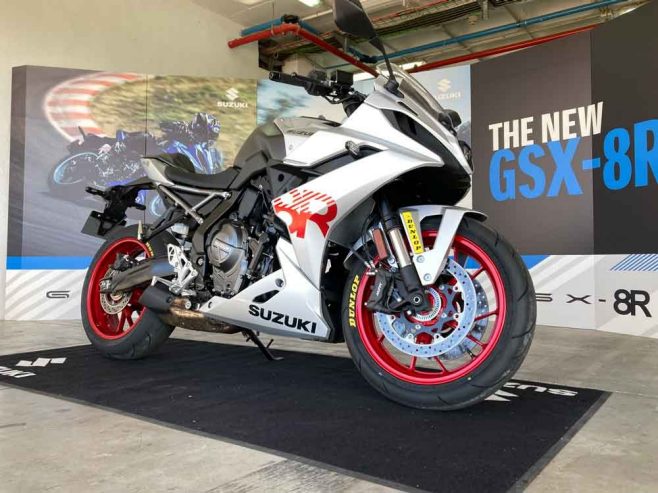 Dunlop SportSmart TT impresses at Suzuki GSX-8R launch.