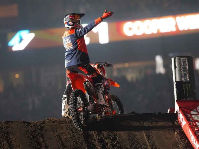 KTM AWARDS DUNLOP A TOP SUPPLIER AWARD.