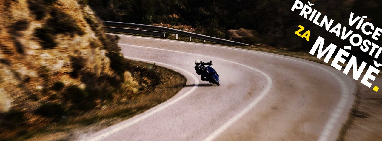 BMW M 1000 RR with Dunlop SportSmart TT tyres on the track