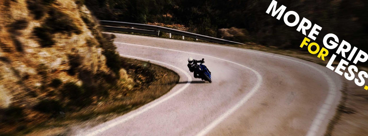 BMW M 1000 RR with Dunlop SportSmart TT tyres on the track