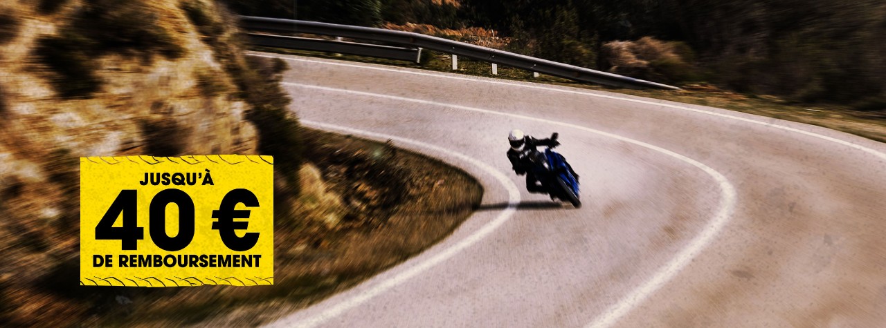 BMW M 1000 RR with Dunlop SportSmart TT tyres on the track